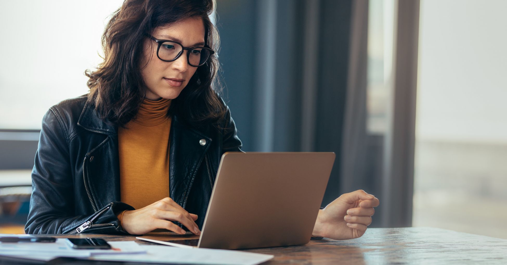 A contractor completing the SmartWork mid-tax-year financial check.